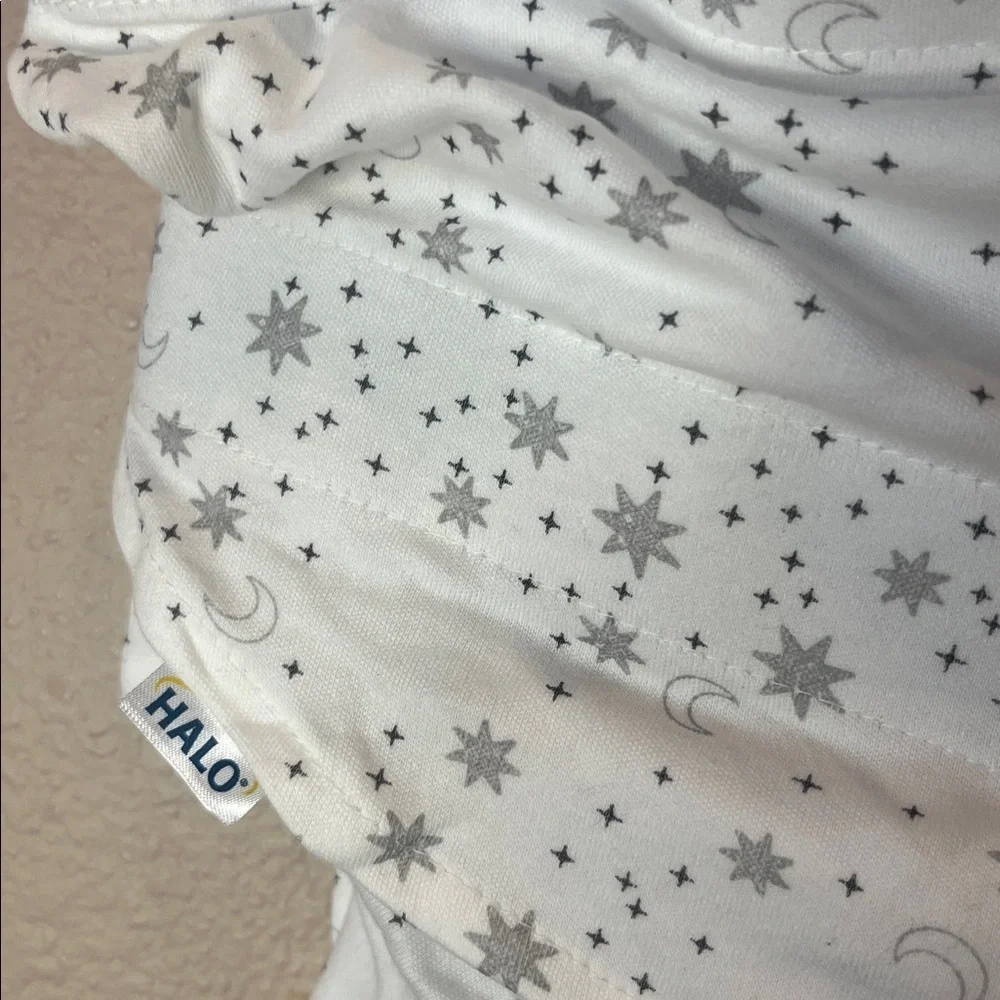 Halo SleepSack Swaddle Baby Stars Moon Pattern Size 0-3 Months